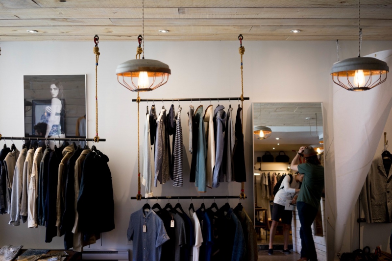 magasin-VALDEBLORE-min_clothing_store_shop_boutique_men's_fashion_clothes_business_retail_shopping-1062572